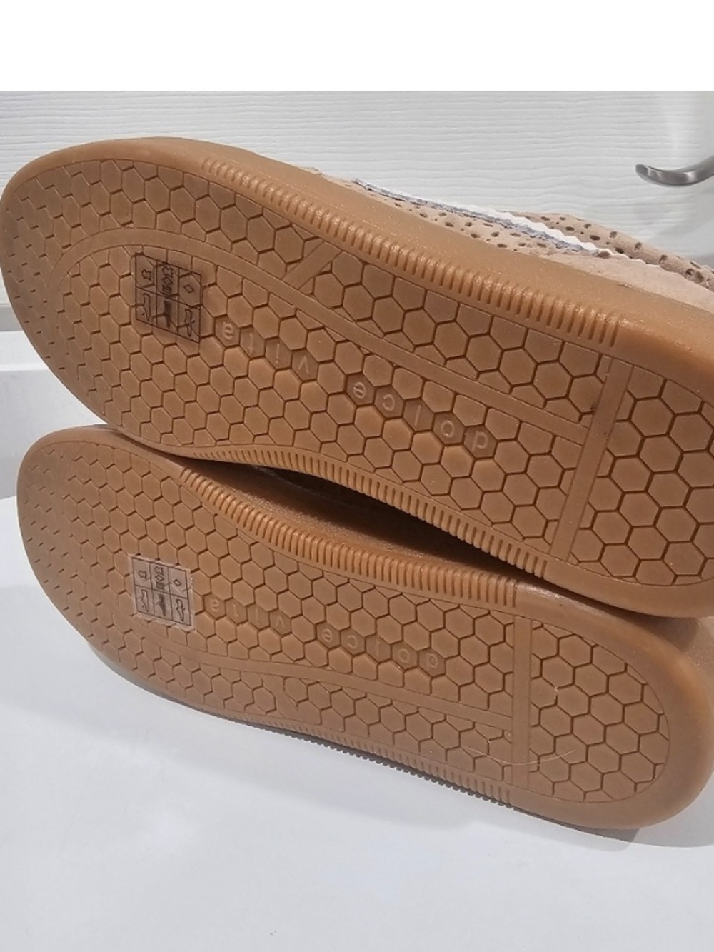Dolce Vita Women’s Suede Perforated Lace-Up Sneakers in Beige NWT - Picture 4 of 8